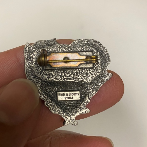 2004 Birds & Blooms Heart shape Pewter Brooch - Picture 4 of 8